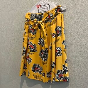 Banana Republic Factory A-line skirt, size 6P.